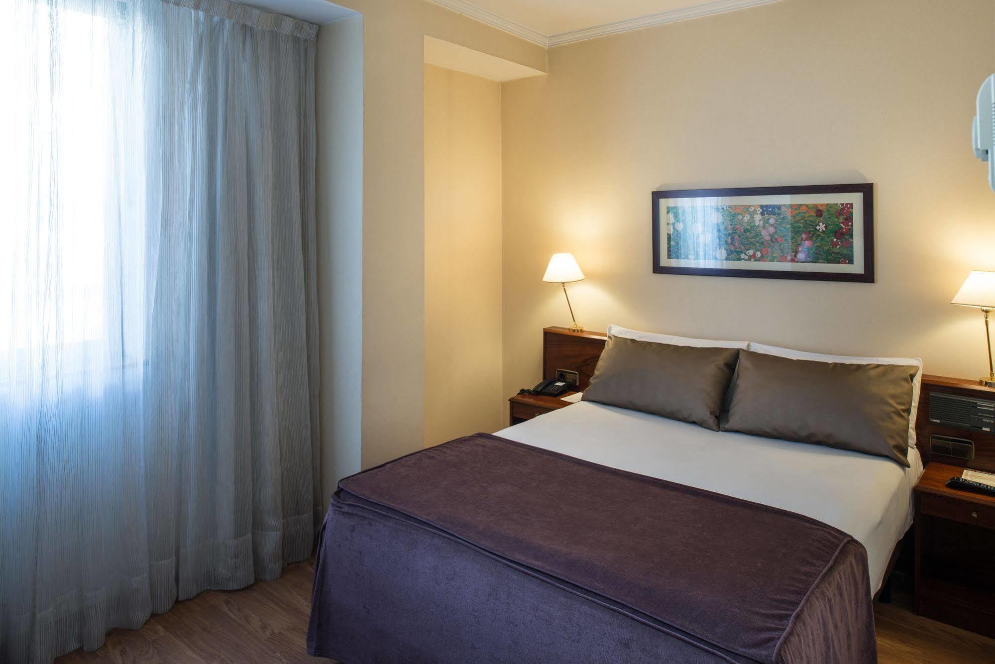 Catalonia Roma 3* Barcelone